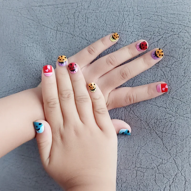 

Cartoon Nail Art 24pcs/Set Children Fake Nails Detachable Healthy Harmless Small Nails Cute Nail Stickers Glue 6Styles