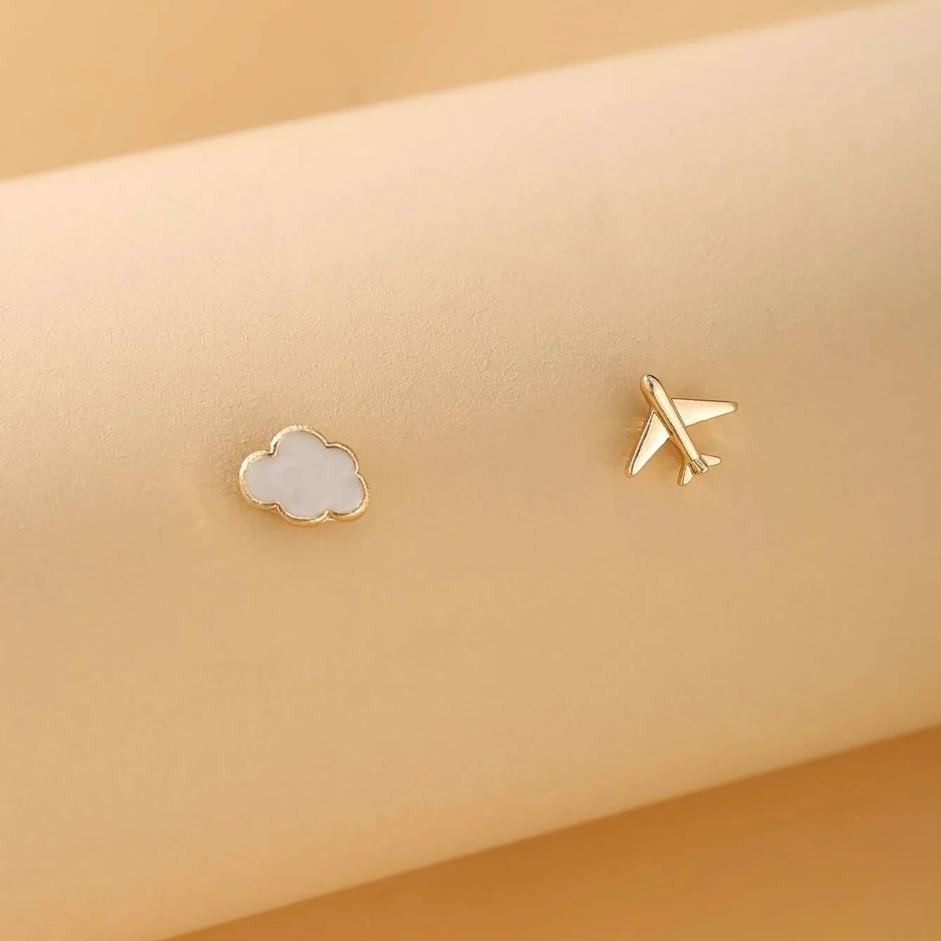 

2021 New Cute Cloud Airplane Small Earrings for Women Girls Creative Sweet Dripping White Earrings Jewelry Accessories