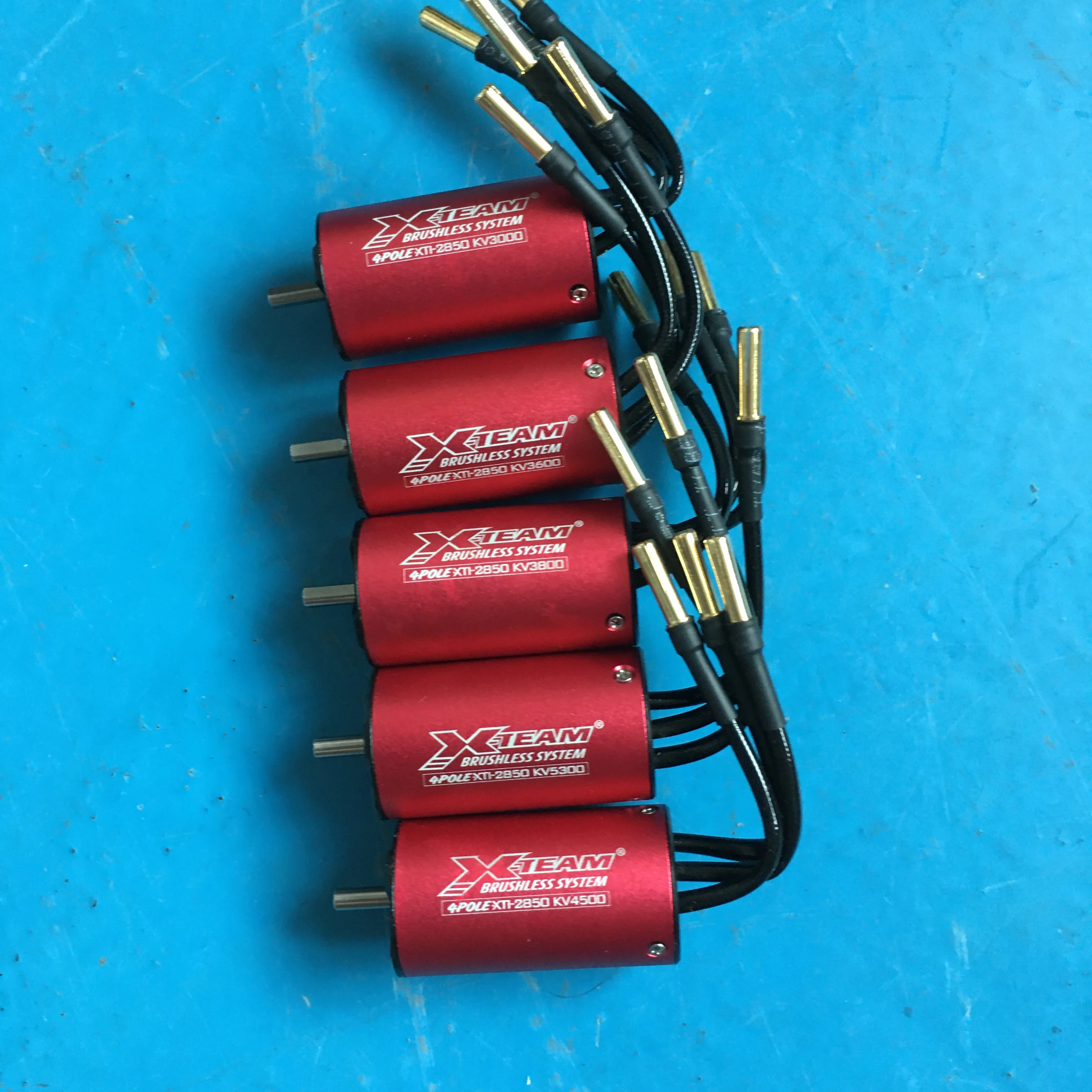 Установка 4-полюсного бесколлекторного двигателя X-TEAM XTB 2850 5300кв 4500кв 3800кв 3600кв