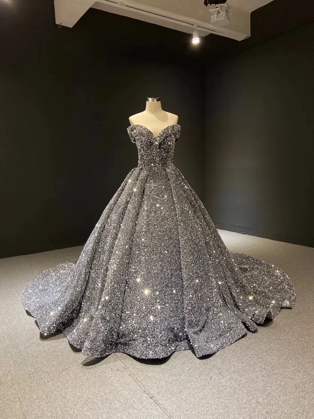 

2020 Ball Gown Wedding Dress Satin Beaded Sweetheart Off The Shoulder Handwork Luxury Wedding Gowns Special Train Vestidos Novia