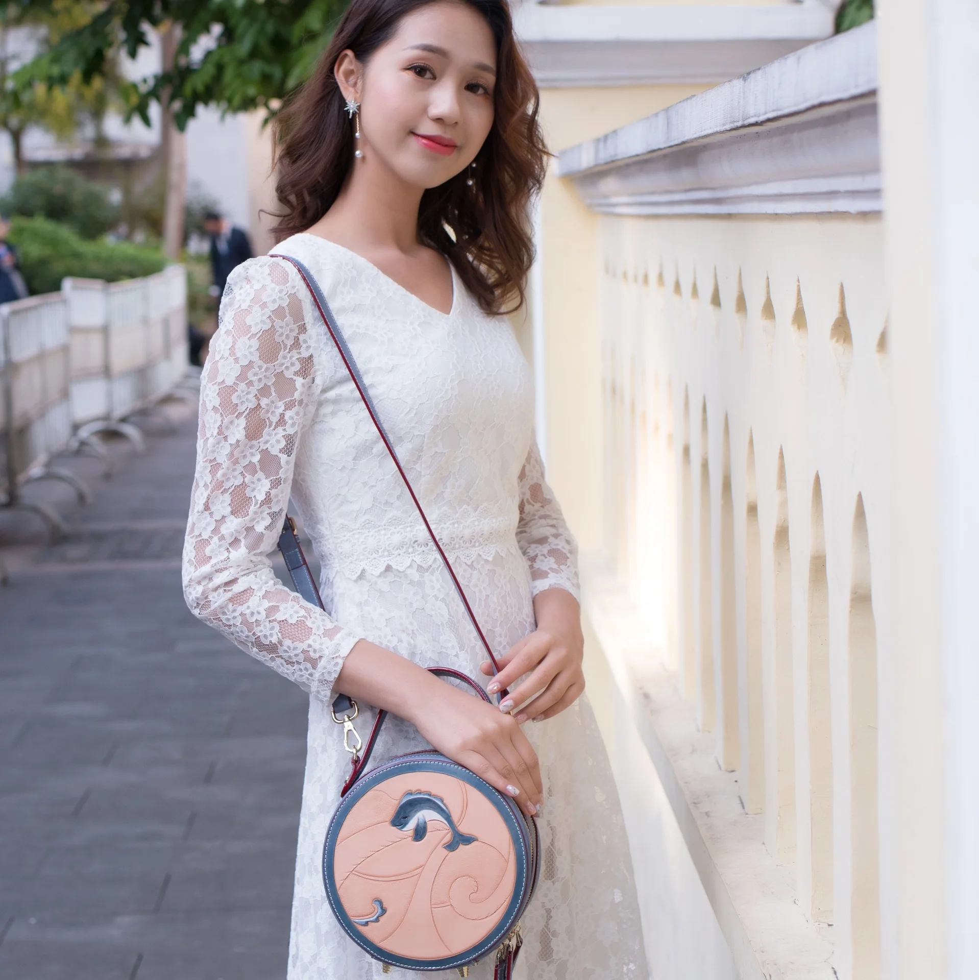 

20x20CM Women New Fashion Handbag Shoulder Bag Customization Genuine Leather Carving Messenger Bags a6981