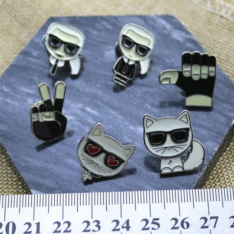 

Personality Men Small Jewelry Enamel Badge Cute Cartoon Student Brooch Collar Button Sweater Corsage Buckle Pin