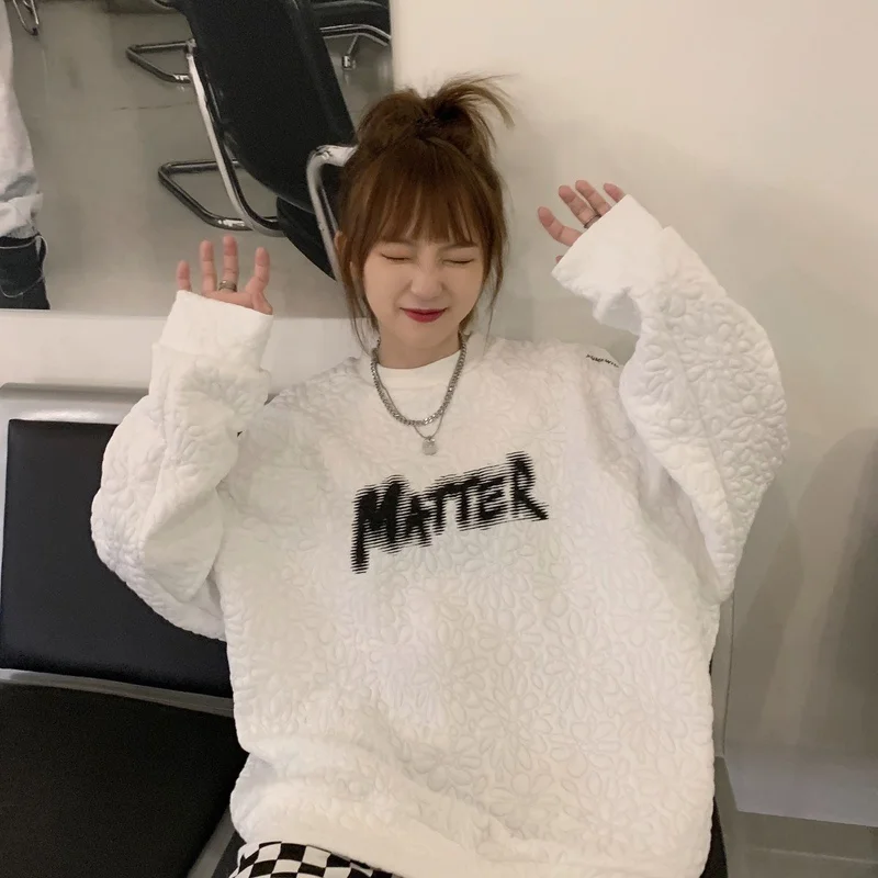 

Real Shot round Neck Sweater Women's Spring and Autumn Thin New Korean Style