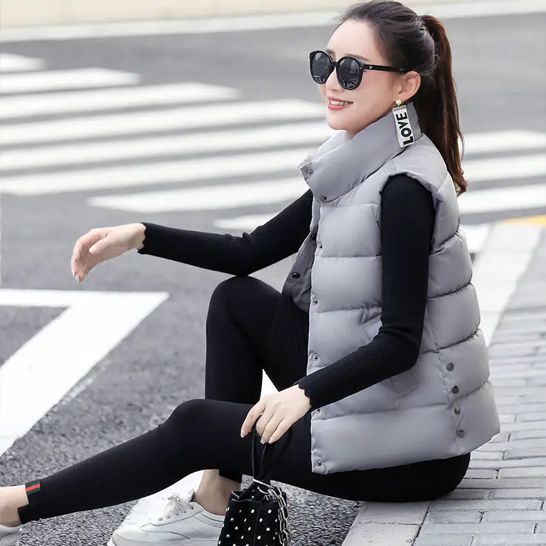 

Women's short down cotton vest for autumn and winter 2020