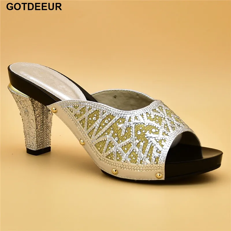 Новейшие дизайнерские туфли женские роскошные свадебные босоножки 2018 в