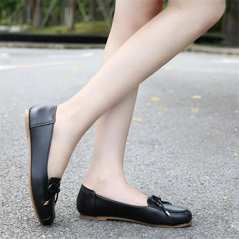 

New round head single shoes female flat bottom sexy shallow mouth low with wild spring and autumn simple Sneakers casual shoes