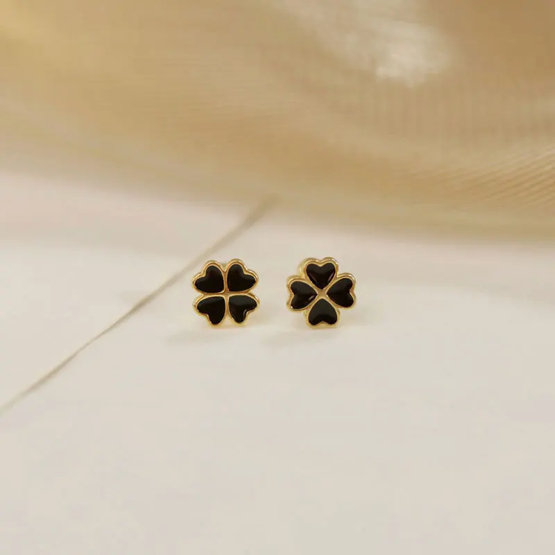 

S925 S925 sterling silver clover earrings simple and indifferent style, high sense of temperament, personality, small earrings