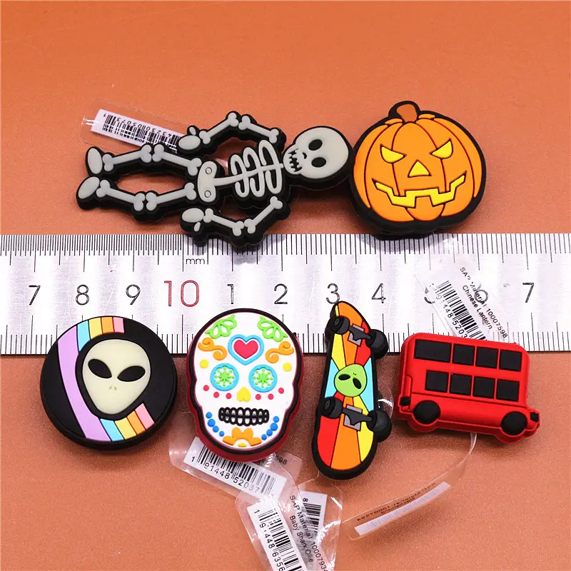 Original PVC Croc Shoe Charms NEW Skeleton Cartoon Bus Alien Pumpkin Lantern Slippers Decorations for Jibz Kids Party Gifts U196