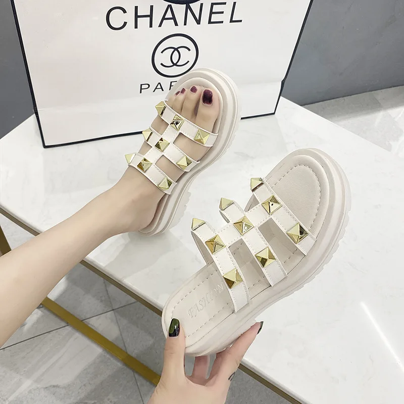 

Slippers Women's Outer Wear Rivet Surface Thick-soled Hollow Fashion Roman Wedges Flat-bottom Sandals Women's Shoes