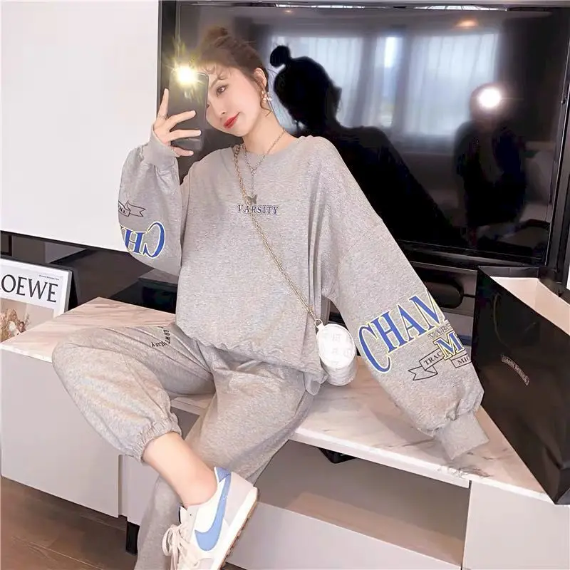 

Повседневные спортивные модные костюмы для женщин, корейский Ретро Свободный свитшот с буквенным принтом и спортивные брюки, комплект из 2 ...