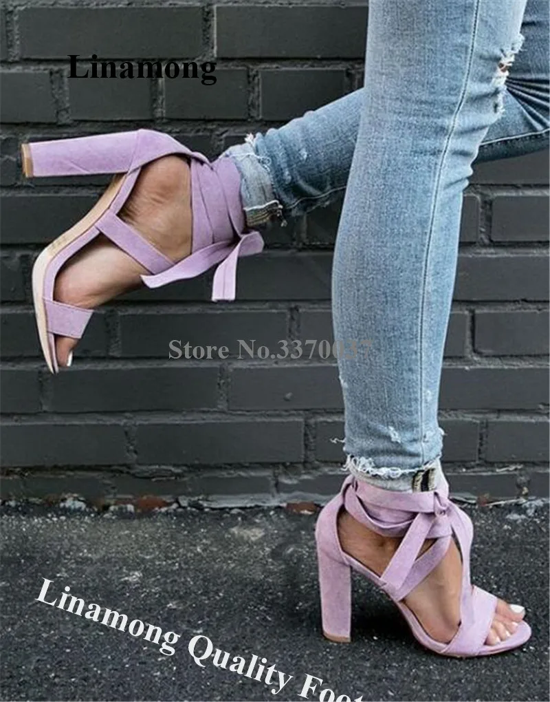 Милые женские замшевые гладиаторские сандалии с ремешками на массивном каблуке