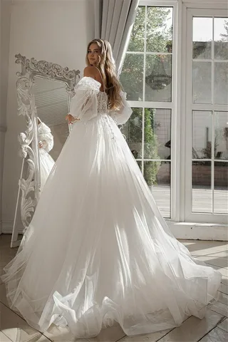 A-line Beach Wedding Dress Long Puff Sleeve Lace Bridal Gown Feathers Custom Made Princess Wedding Party Gowns Boho Plus Size
