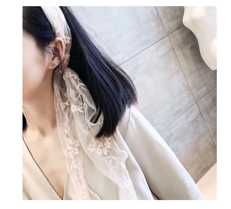 Кружевной треугольный шарф с вышивкой 25x140 см женский элегантный однотонный для