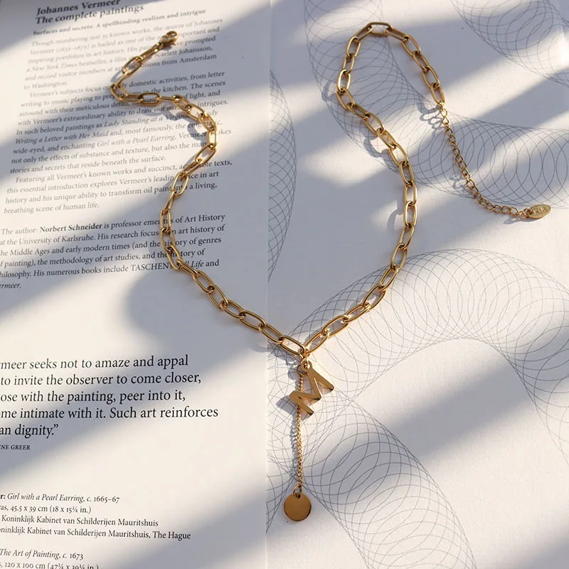 Цепочка с подвеской в виде букв из нержавеющей стали