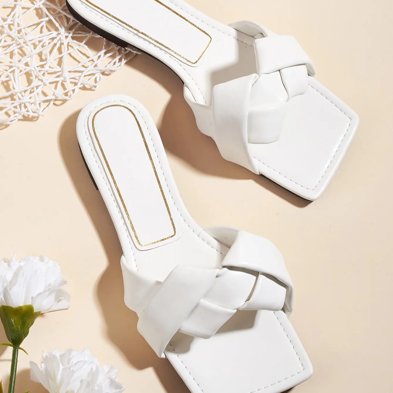 Женские шлепанцы с квадратным носком фиолетовые винтажные на плоской подошве