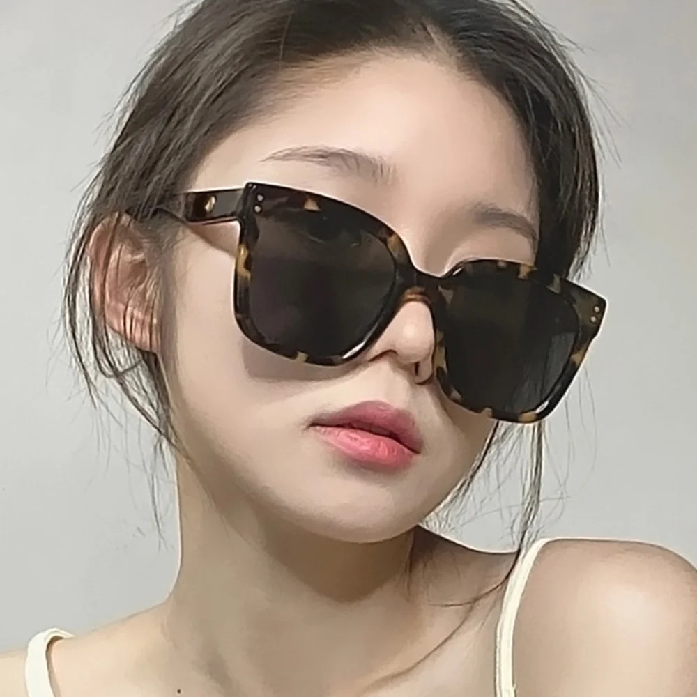 

Luxury Brands Design Fashion Square Sunglasses Women Big Sun Glasses Vintage Rivet Oversized Men Women Eyeglasses 2021 New UV400