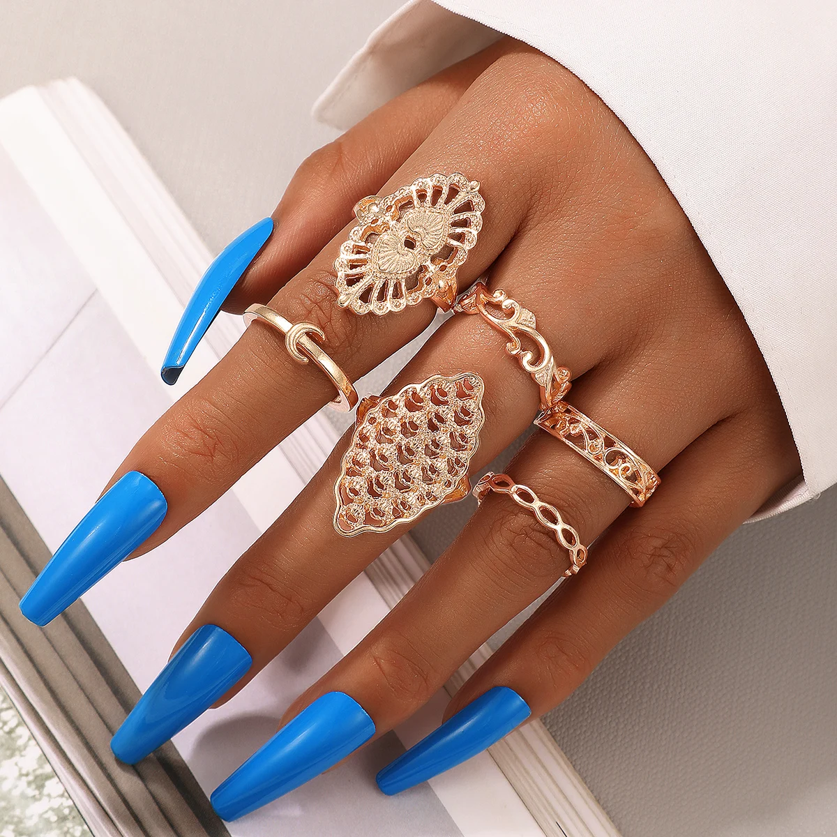 

HuaTang 6pcs/set Vintage Hollow Flower Rings Set for Women Gold Color Alloy Metal Moon Geometric Joint Rings Party Jewelry 18664