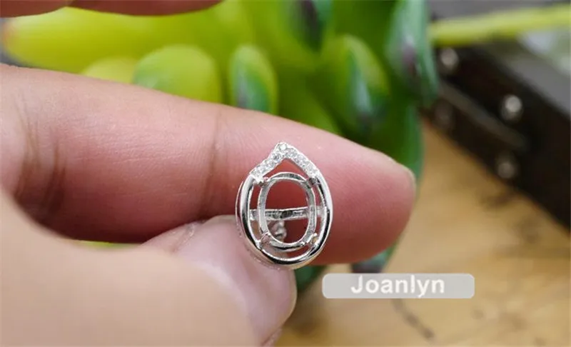 Серьги-гвоздики Joanlyn с овальными кабошонами размером 7x9 мм и покрытием из белого