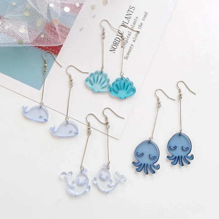 Женские и детские сережки в милом стиле оригинальные длинные с забавными китами