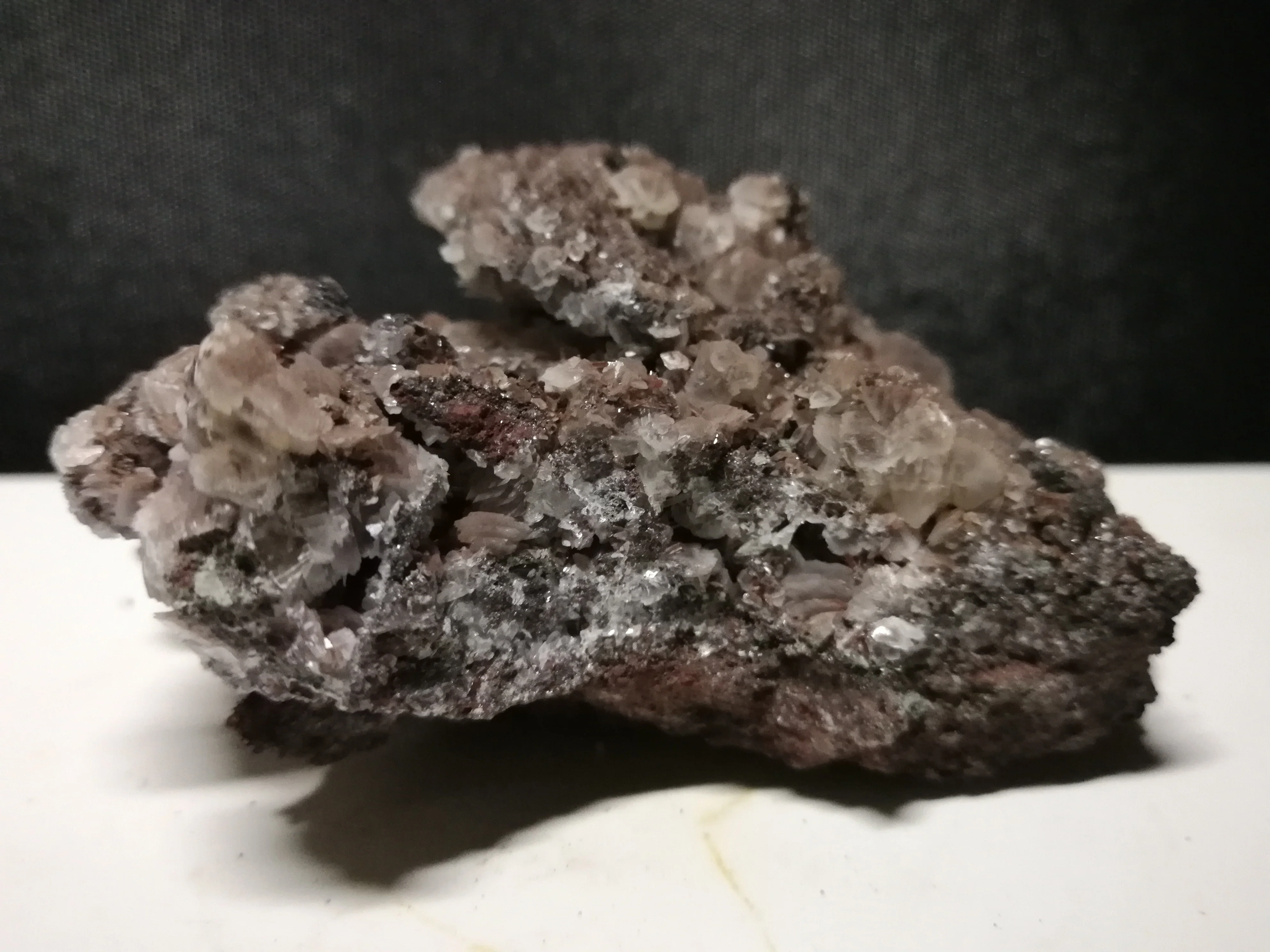 

134,8 gNatural с кристаллами Колчедана кальцит минеральной образца