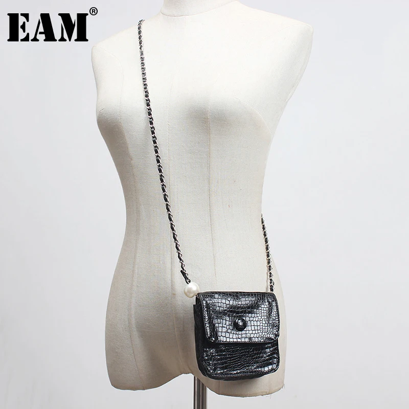 

[EAM] Women New Pu Leather Black Split Joint Mini-bag Personality Accessories Fashion Tide All-match Spring Autumn 2021 1DB284