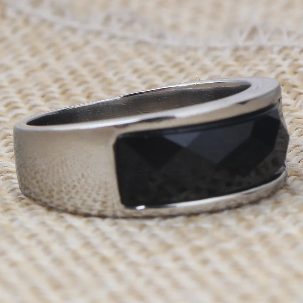 

Men New Style 316L Stainless Steel Black Crystal Silver Color Men Finger Ring 2021 Fashion Men Wedding Party Jewelry Accessories