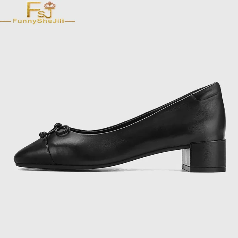 Черные женские туфли лодочки на не сужающемся книзу массивном каблуке с бантом