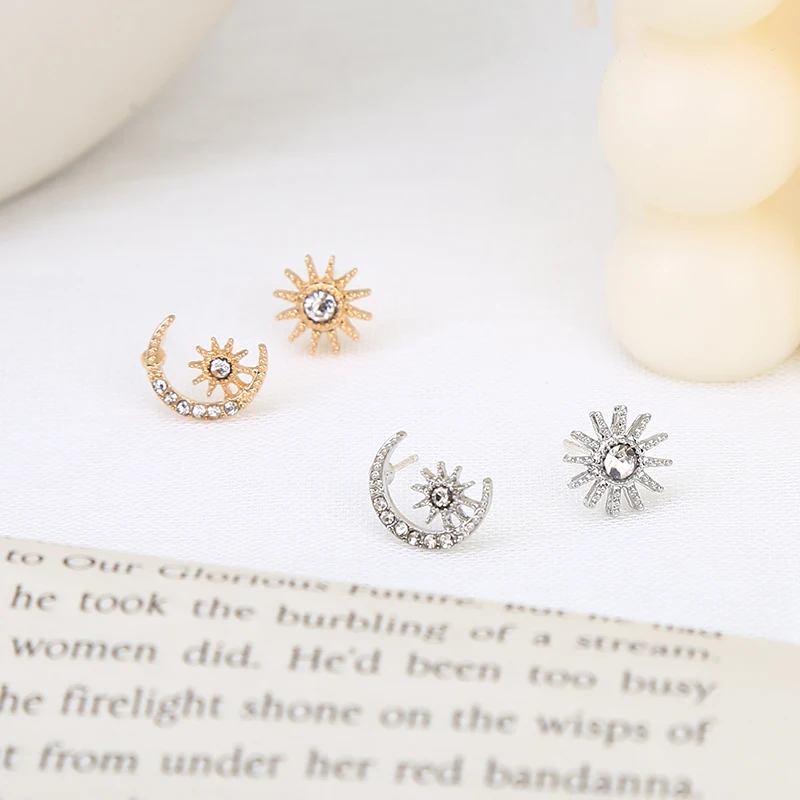 Женские Асимметричные сережки-гвоздики из сплава с золотым и серебряным