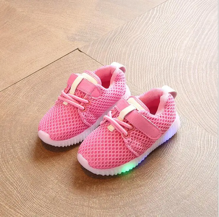 Kkabbyii Новая мода Дети Обувь со светящимися Спортивная обувь Обувь светящиеся Спортивная обувь детские для маленьких мальчиков обувь для девочек led мягкий