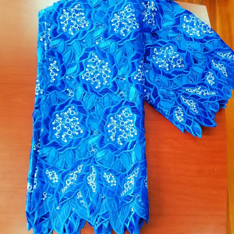 

Ярко-голубая африканская кружевная ткань ручной работы 2020 высококачественное бархатное кружево Новая модная нигерийская одежда с камнями