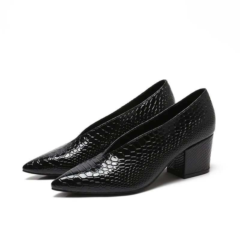 Туфли женские бордовые из лакированной кожи на высоком каблуке со змеиной