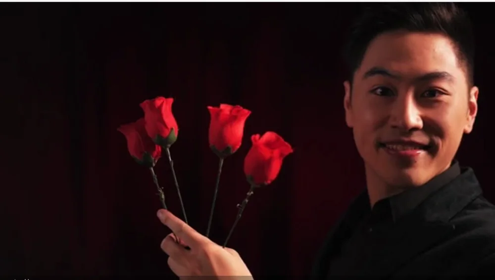 Y Rose 2.0 by Zebang LI Magic Tricks Street Close-up Magia One to Four Flower Appearing Magie Mentalism Illusion Gimmick Props
Y Rose 2.0 by Zebang LI Magic Tricks Street Close-up Magia One to Four Flower Appearing Magie Mentalism Illusion Gimmick Props