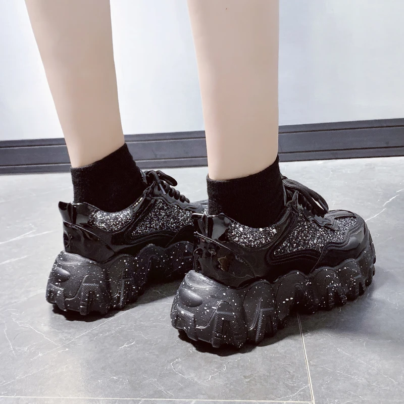 Женские кроссовки на платформе с закругленным носком шнурках толстом каблуке