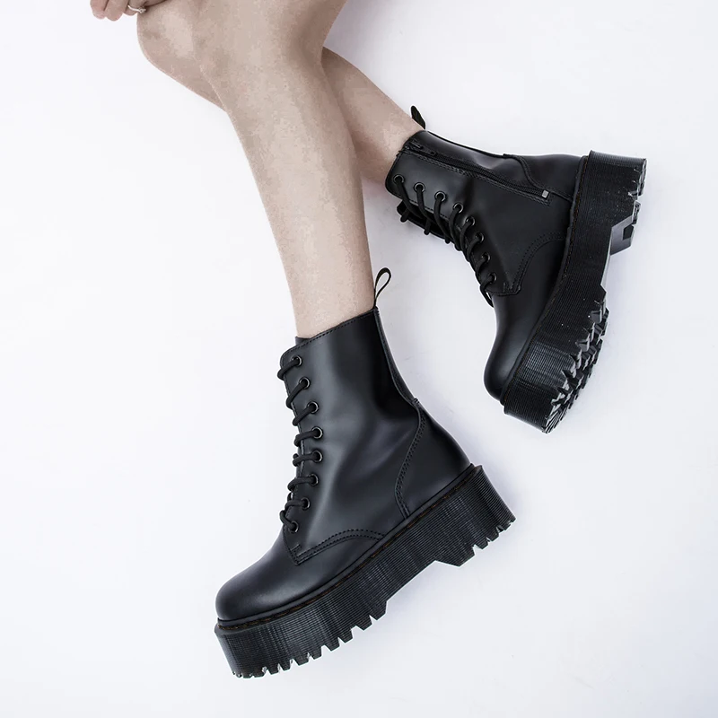 Женские мотоциклетные ботильоны Martens черные кожаные ботинки на платформе с