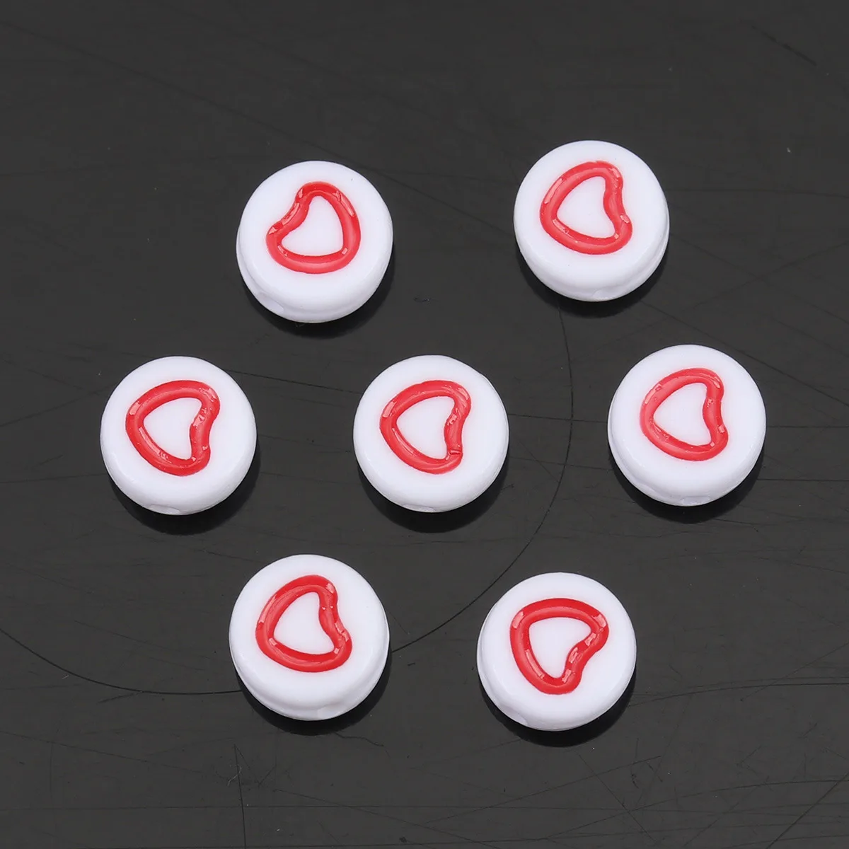 

500 PCs 7mm Acrylic Beads Flat Round White Heart Pattern Red Black At Random Color Spacer Beads For Jewelry Making Accessories