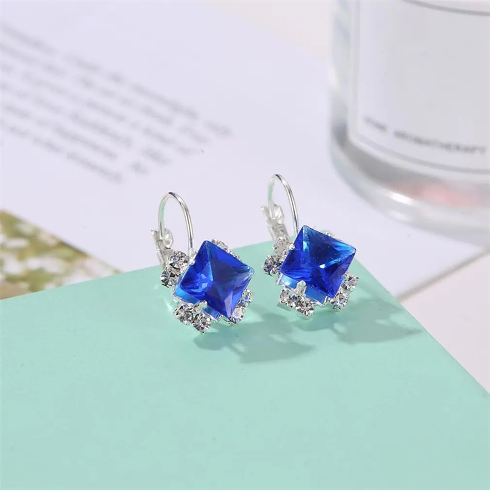 Женские серьги в волнистом стиле модные хорошее ювелирное изделие вечерние