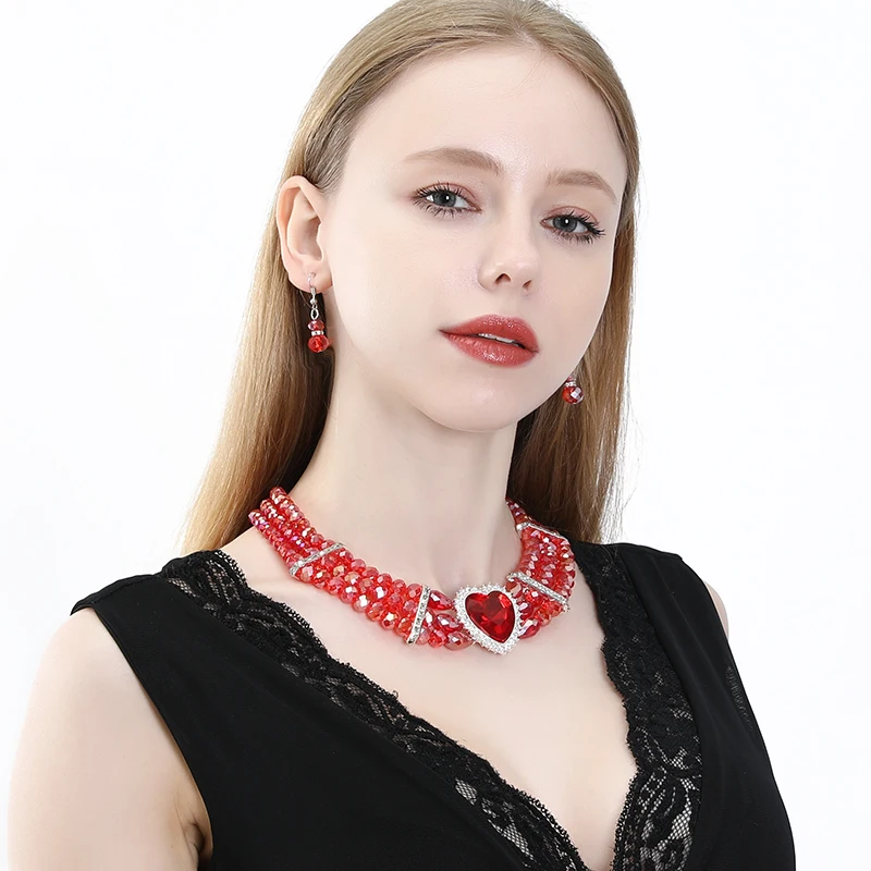 

2019 New Fashion Glass Crystal Statement Necklaces For Women Heart Shape Big Crystal Pandent Metal Necklace Jewelry Accessories