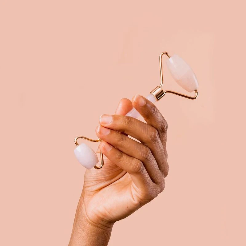 Натуральный нефритовый ролик для массажа лица розовый КВАРЦЕВЫЙ массажер