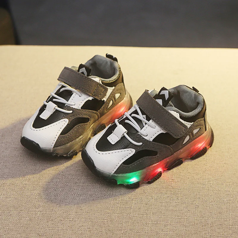 Детская спортивная обувь 2020 года Весенняя и Осенняя детская со светодиодными