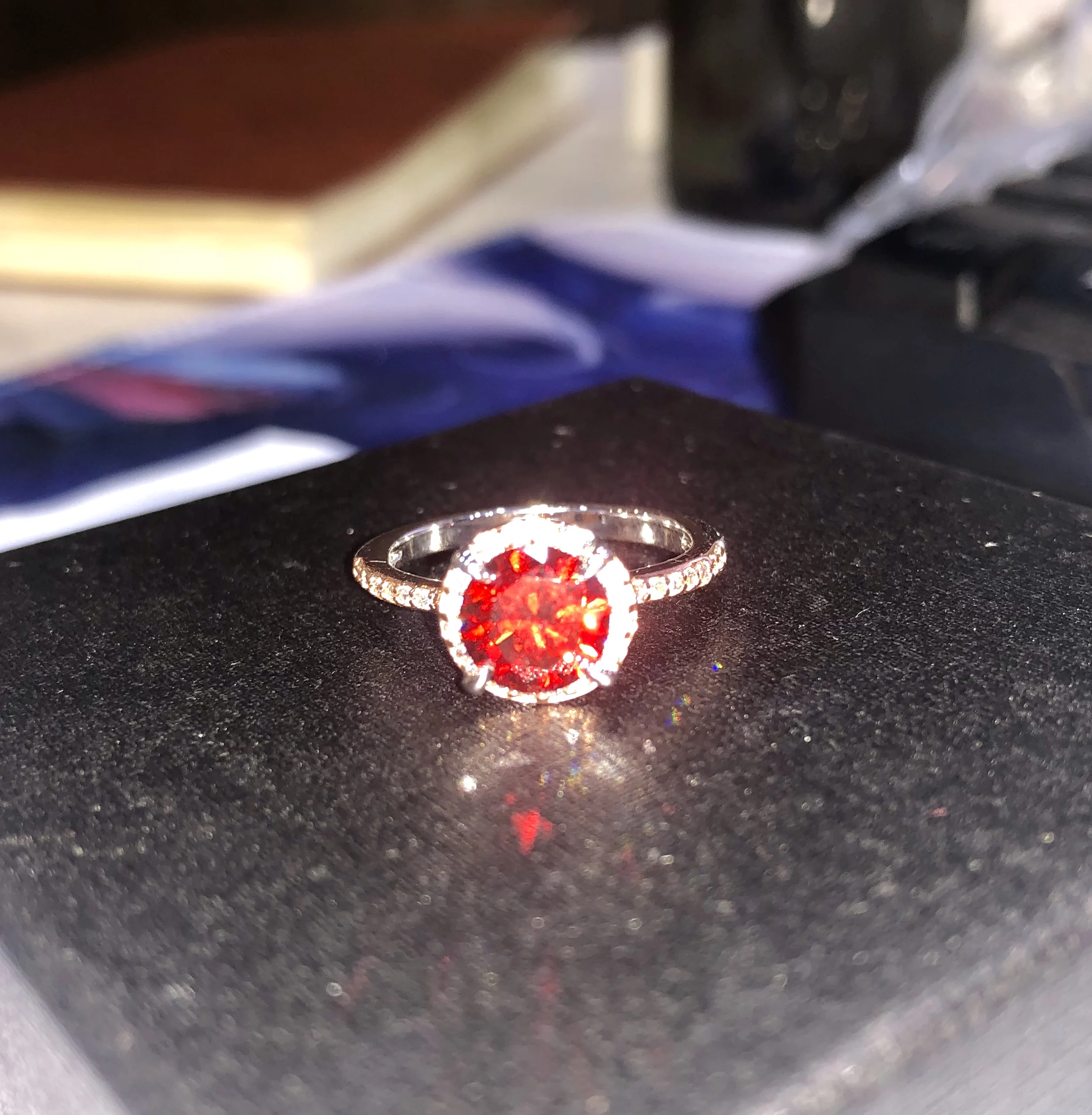 

2 Size Red Craystal Rings Shiny Zircon Ring For Women Girl Classic Love Rings For Women Wedding Rings Noble Jewelry