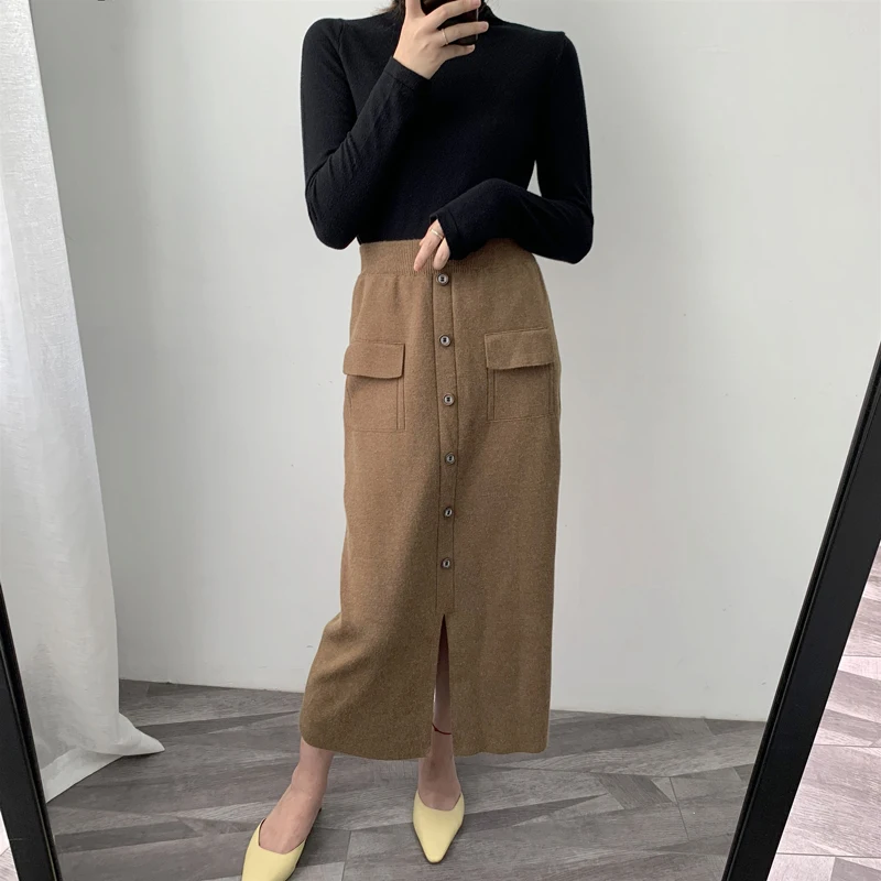 Женская вязаная юбка на пуговицах элегантная серая миди с разрезом спереди и