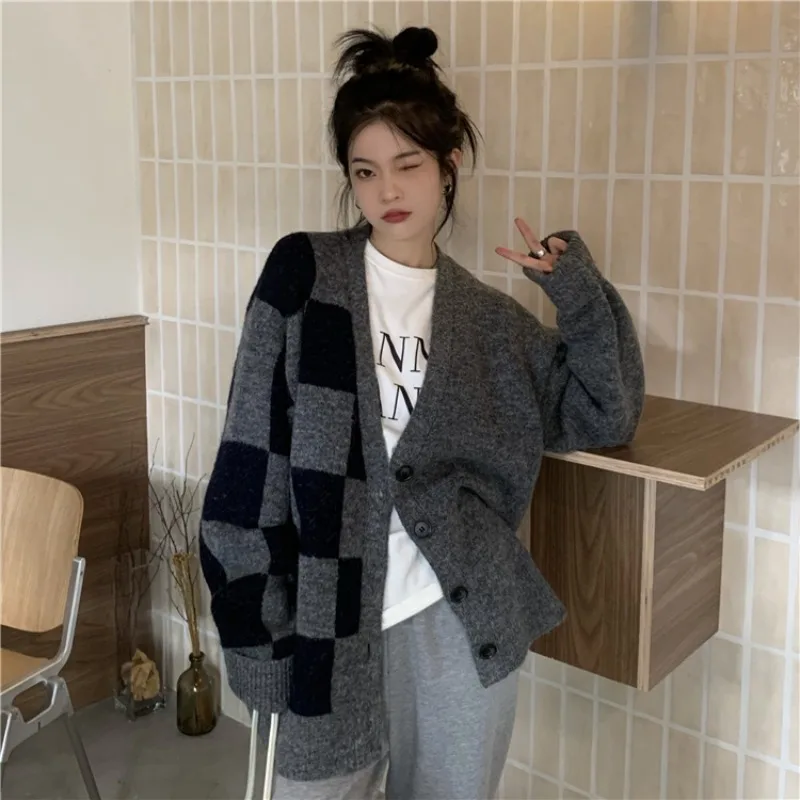 

women's clothing ~ qiu dong relaxed joker splicing checkerboard v-neck knitting long-sleeved sweater cardigan female