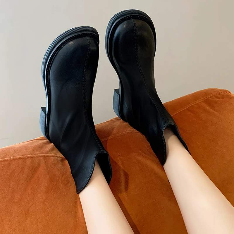 Ботинки женские кожаные на низком каблуке зимние молнии большие размеры 35-40 |