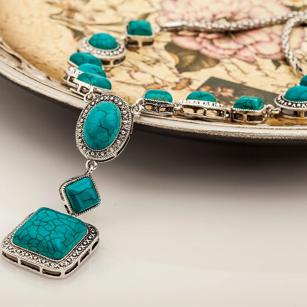 

Folk-custom Turquoise Pendant Necklace Retro Diamond Temperament Round Geometric Shape Alloy Necklace