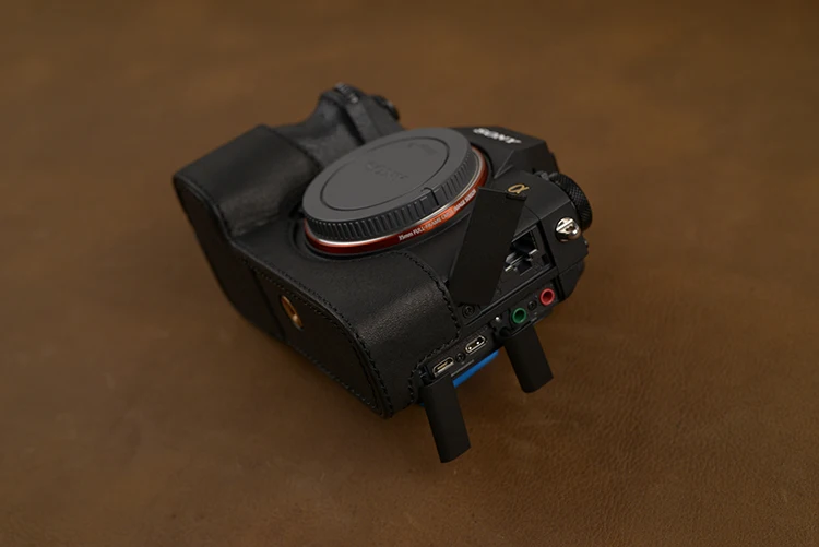 AYdgcam ручной работы из натуральной кожи чехол для камеры половина сумка для sony A7R4 A7 IV A7 Mark IV Ретро винтажный нижний чехол