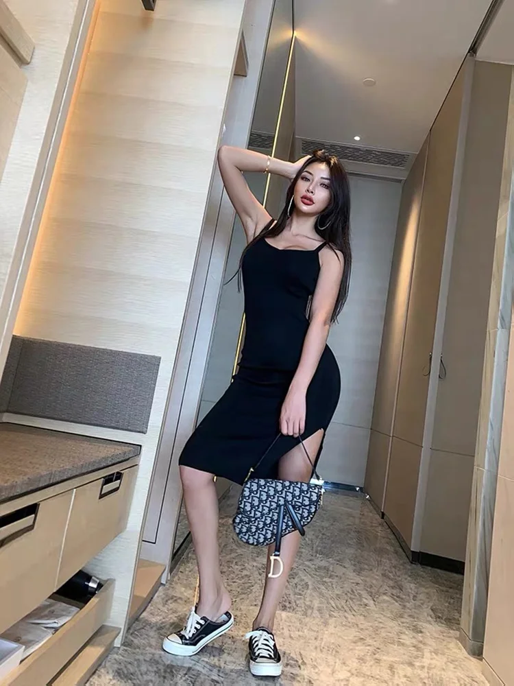 Трикотажное платье на бретельках XIBANI женское средней длины до колена с разрезом