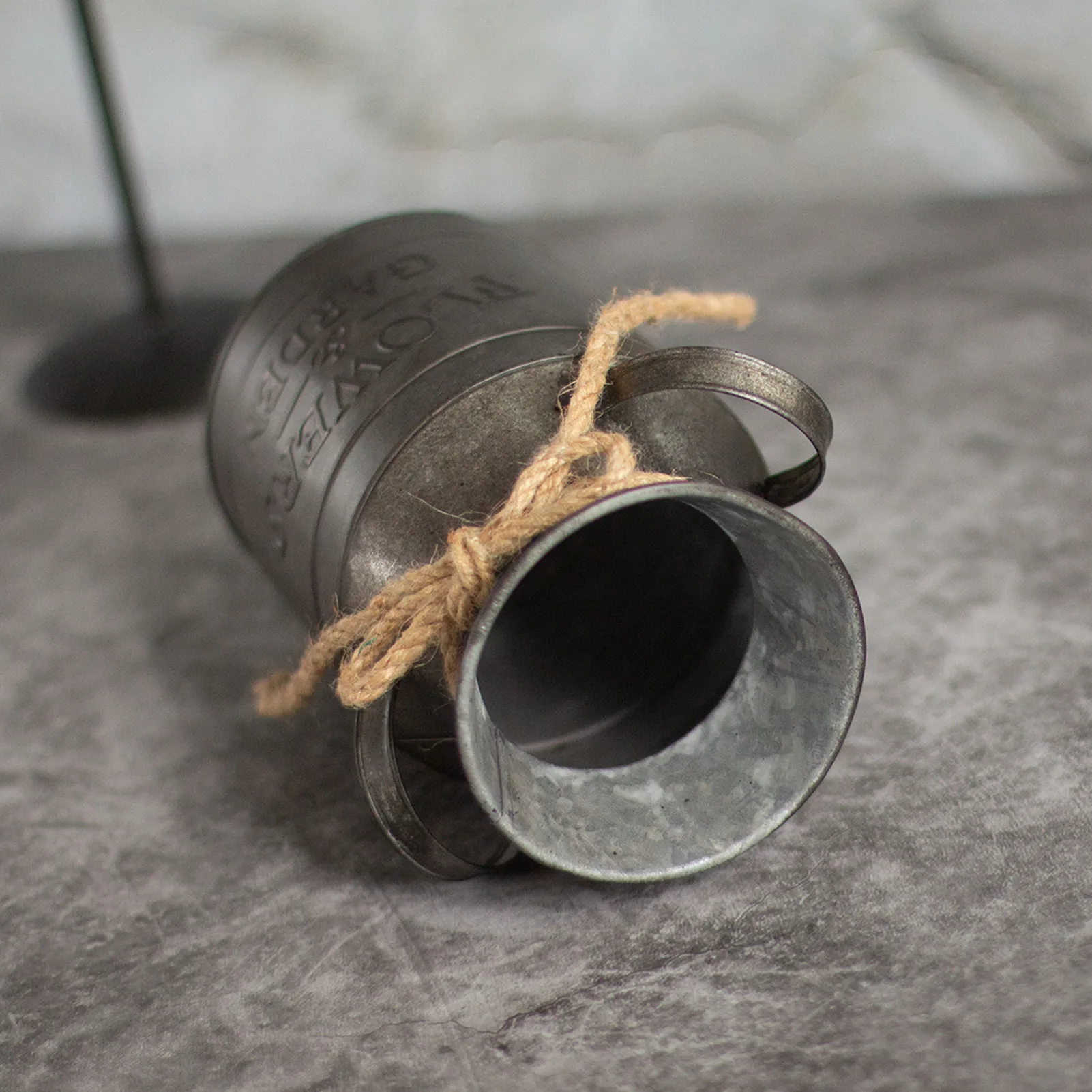 Металлический цветочный горшок в стиле ретро с пеньковой веревкой для дома