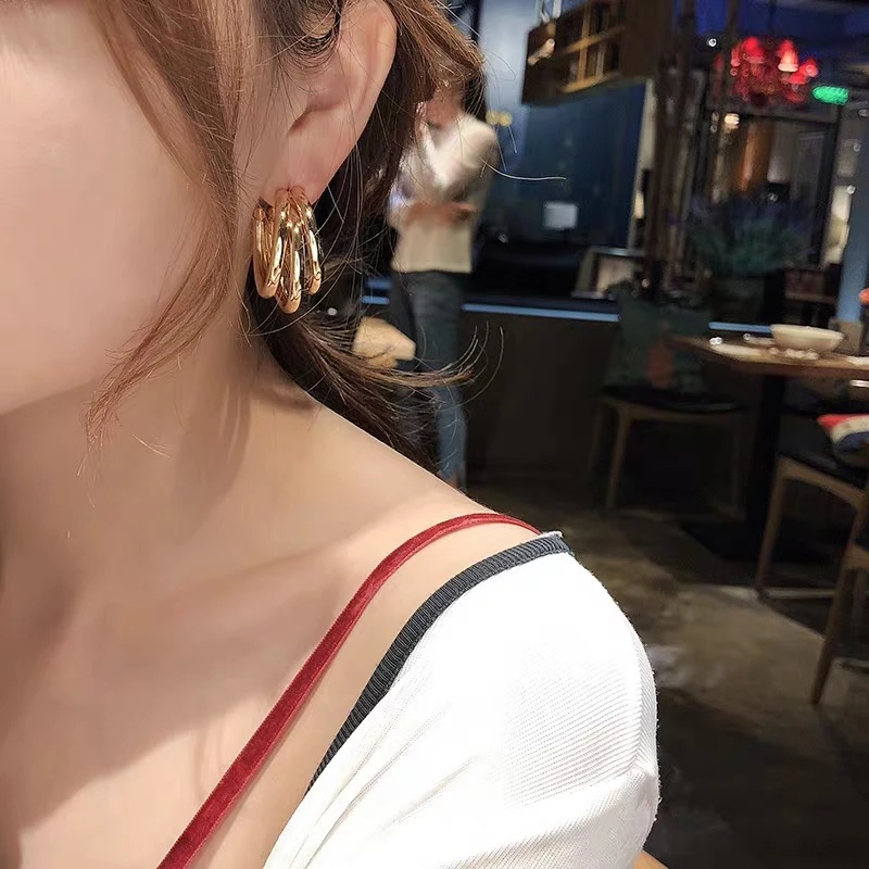 

Fashion Irregular Hoop Earrings Women Girls Gold Geometric Exaggeration Hypoallergenic Stud Charm Valentine's Day Jewelry Gift