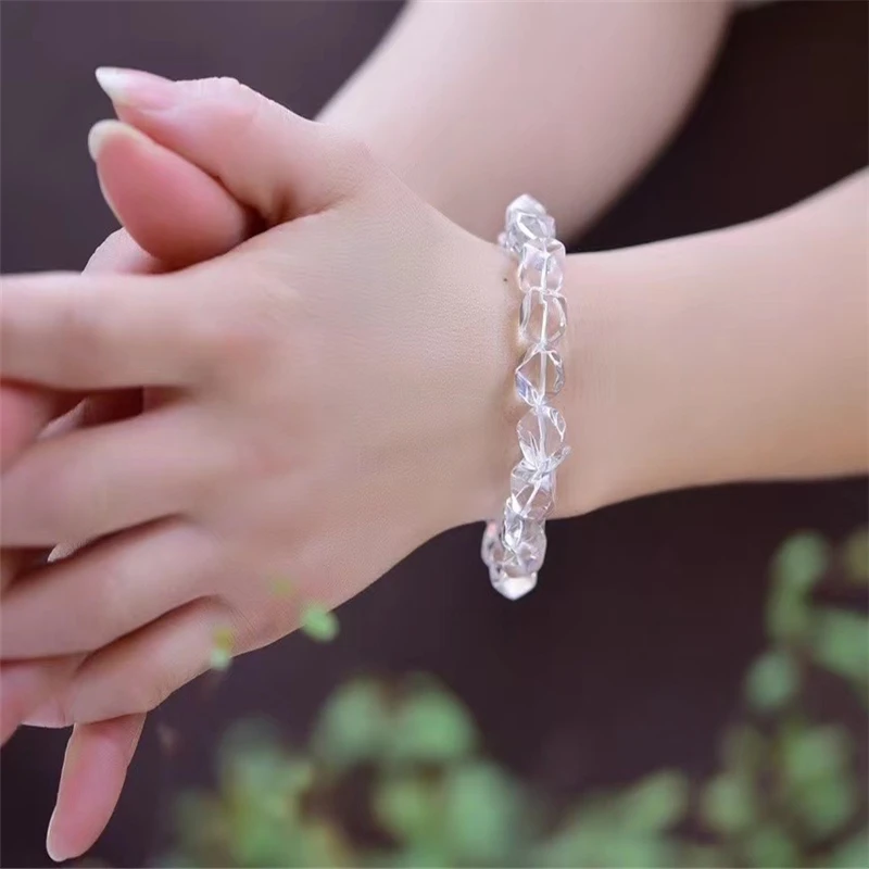 Браслет ручной работы с кристаллами кварца стрейчевый прозрачный кристалл