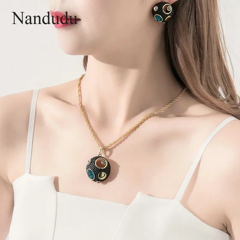 Nandudu Винтаж дизайн серьги гвоздики черный Цвет круглый дырочку голубые